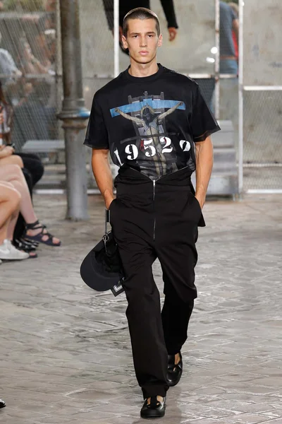 Look 14